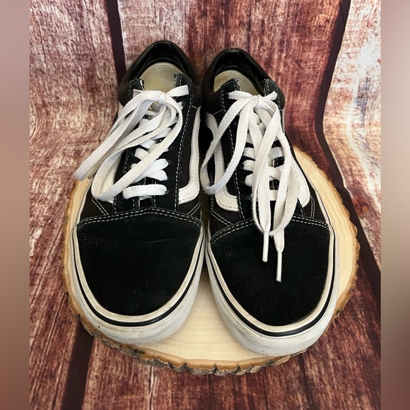 Vans | Old Skool Black and White Sneakers Unisex - Picture 2 of 8